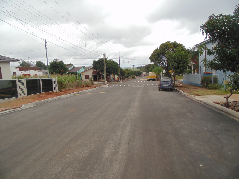 PAVIMENTAÇÃO ASFÁLTICA BENEFICIA DUAS VIAS PÚBLICAS